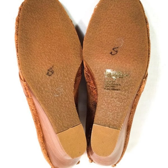 NWOB! Bakers Suede With Gold Glitter Wedges - Picture 4 of 5